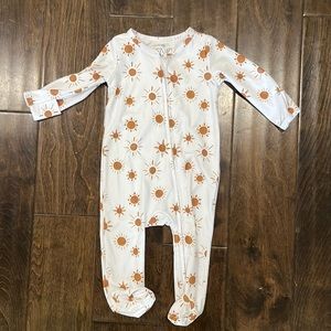 VGUC - hardly worn Caden Lane zipper footie